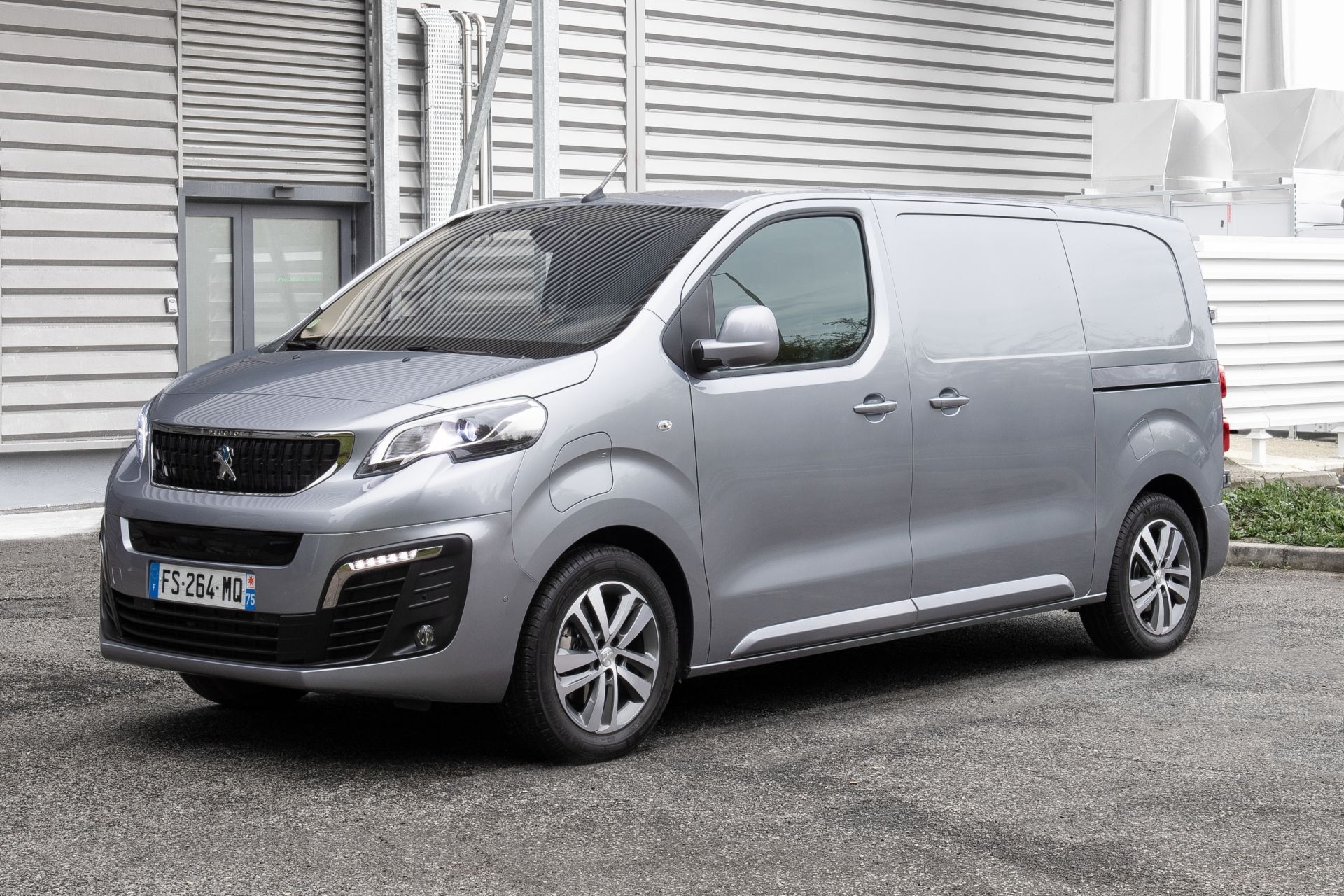 Peugeot e-Expert - цены, отзывы, характеристики e-Expert от Peugeot