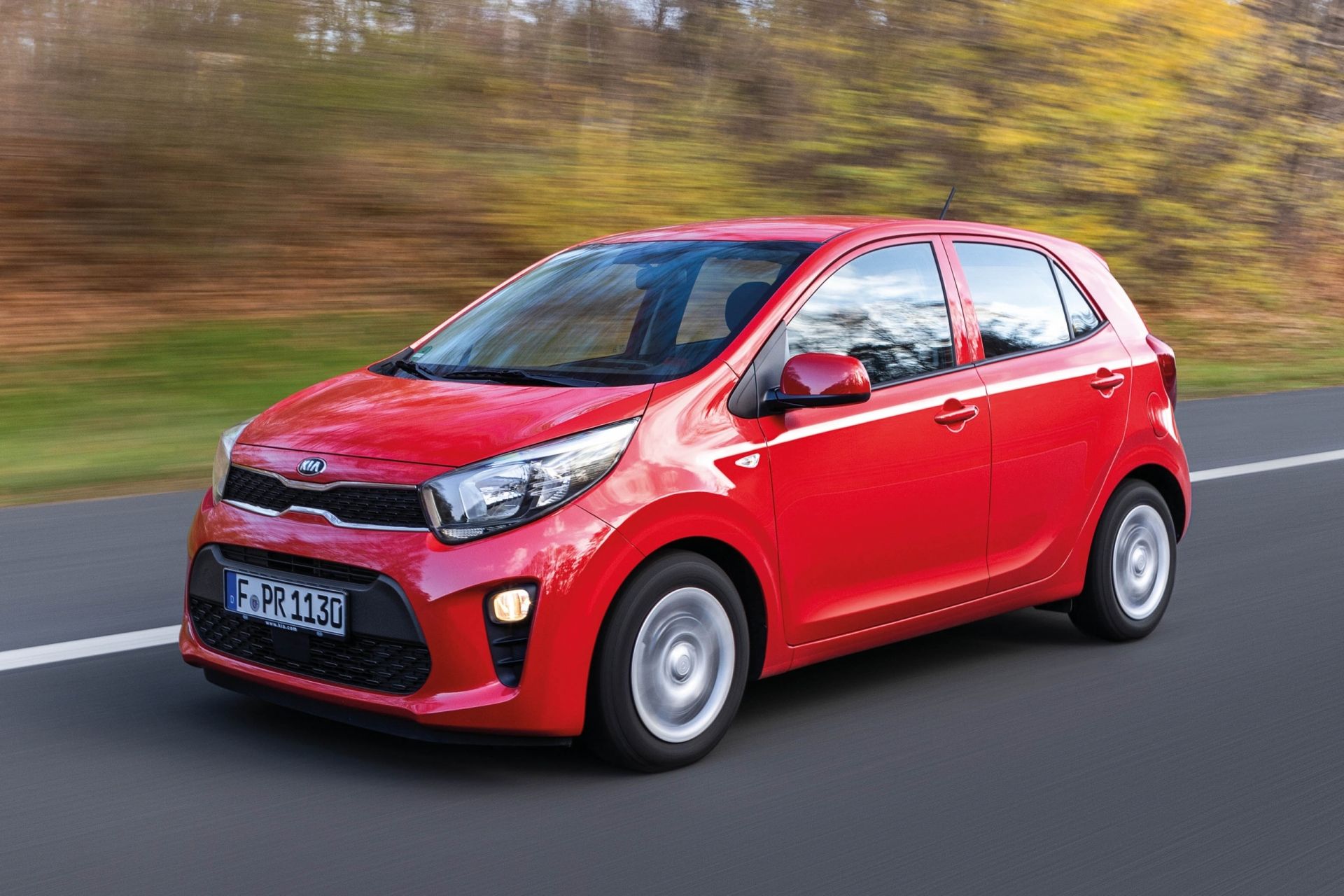 Запаркованные машины Kia Picanto