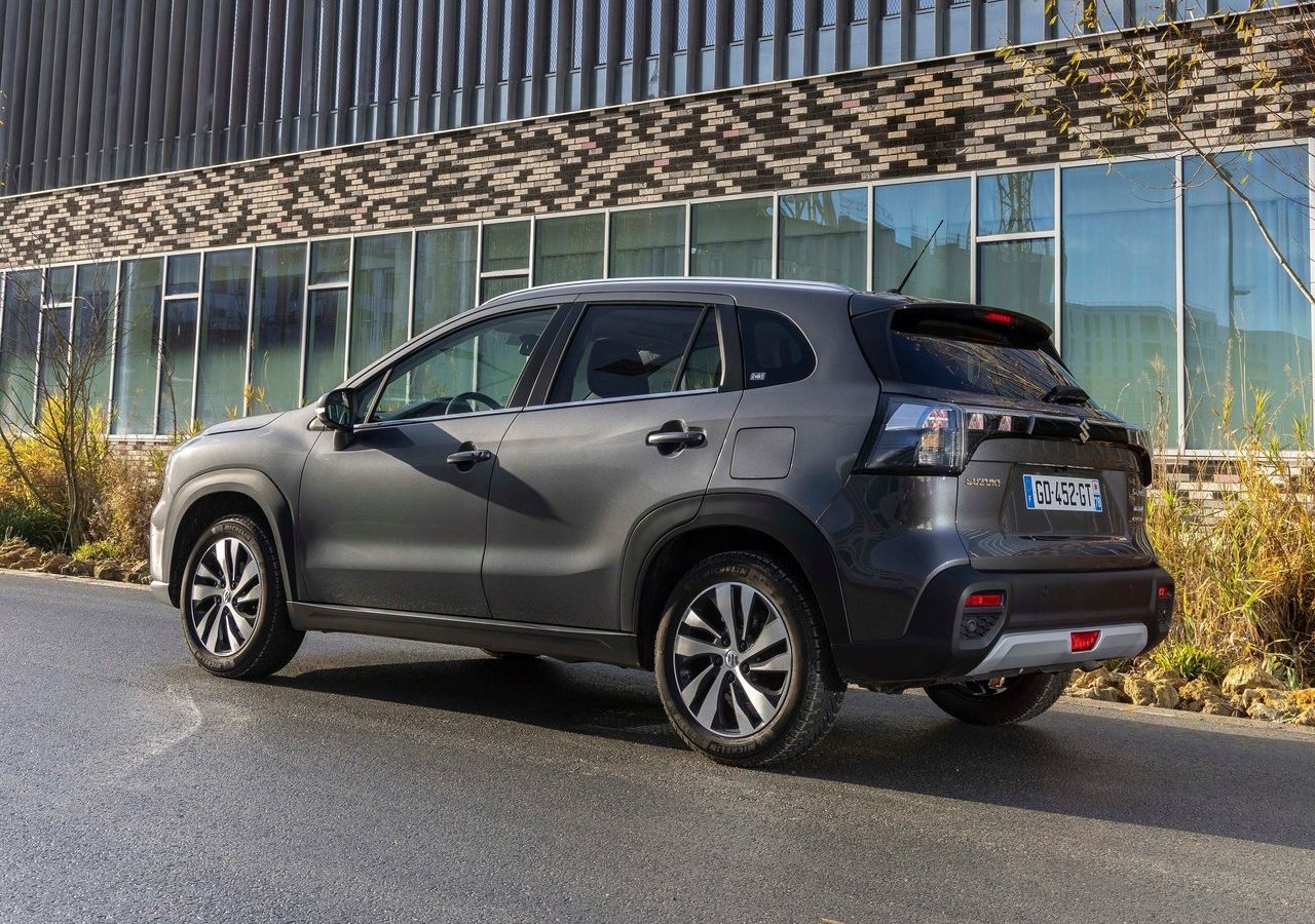 Suzuki S-CROSS - цены, отзывы, характеристики S-CROSS от Suzuki