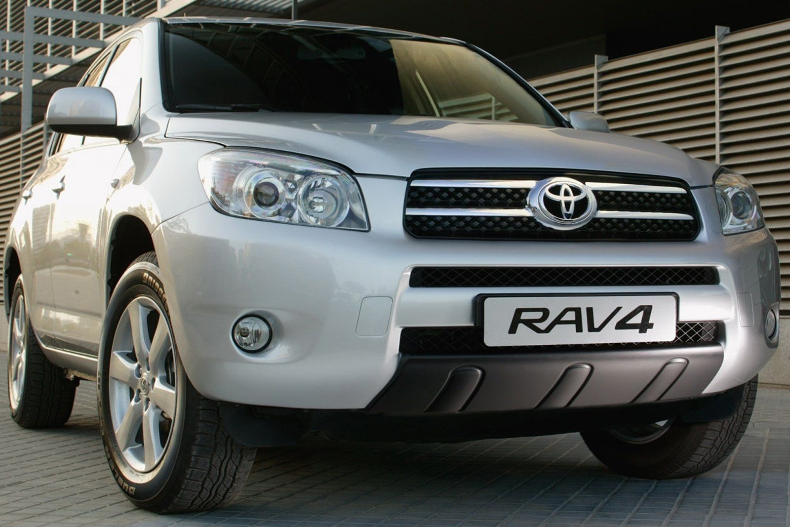 Toyota RAV4 - цены, отзывы, характеристики RAV4 от Toyota