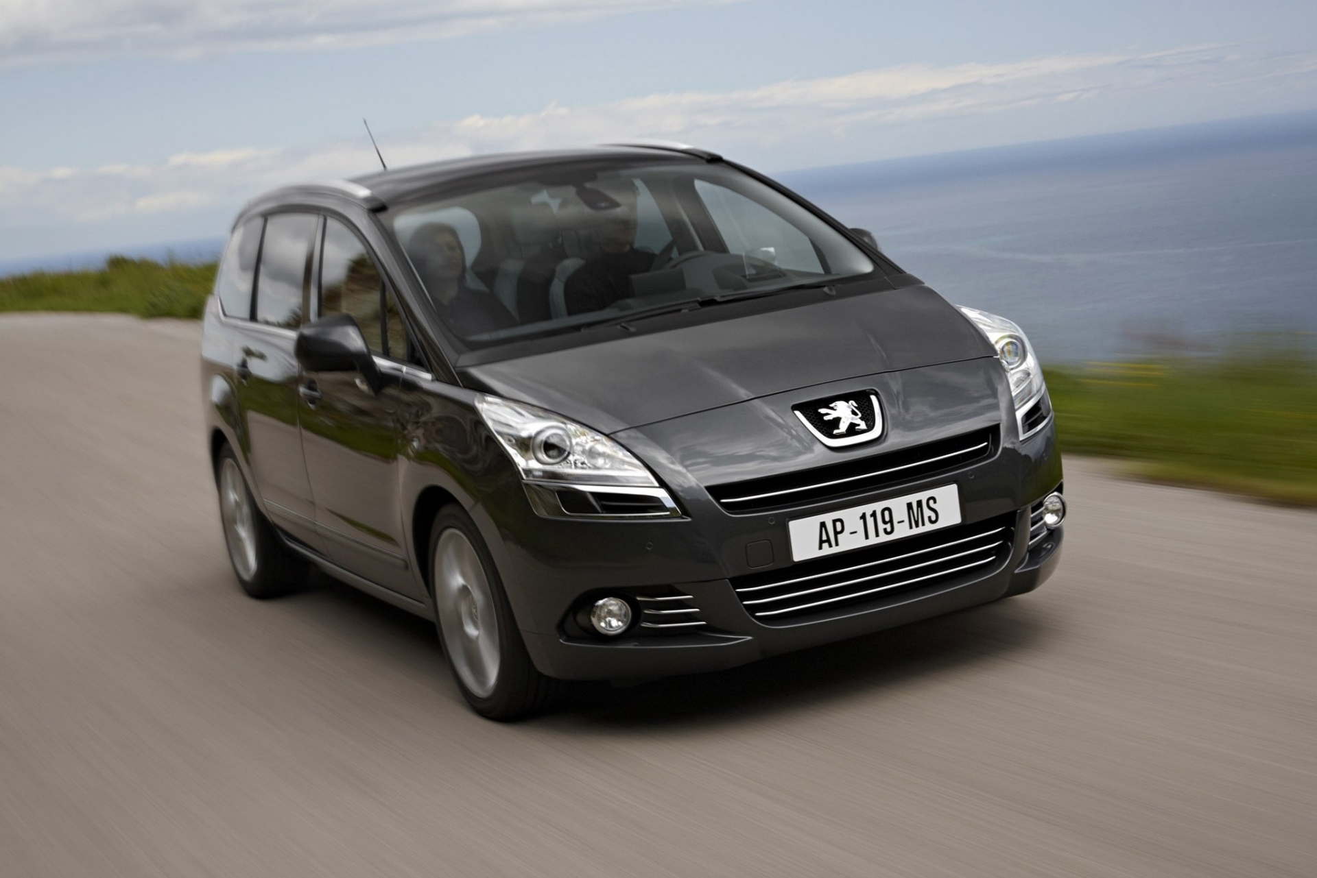 Peugeot 5008 - цены, отзывы, характеристики 5008 от Peugeot