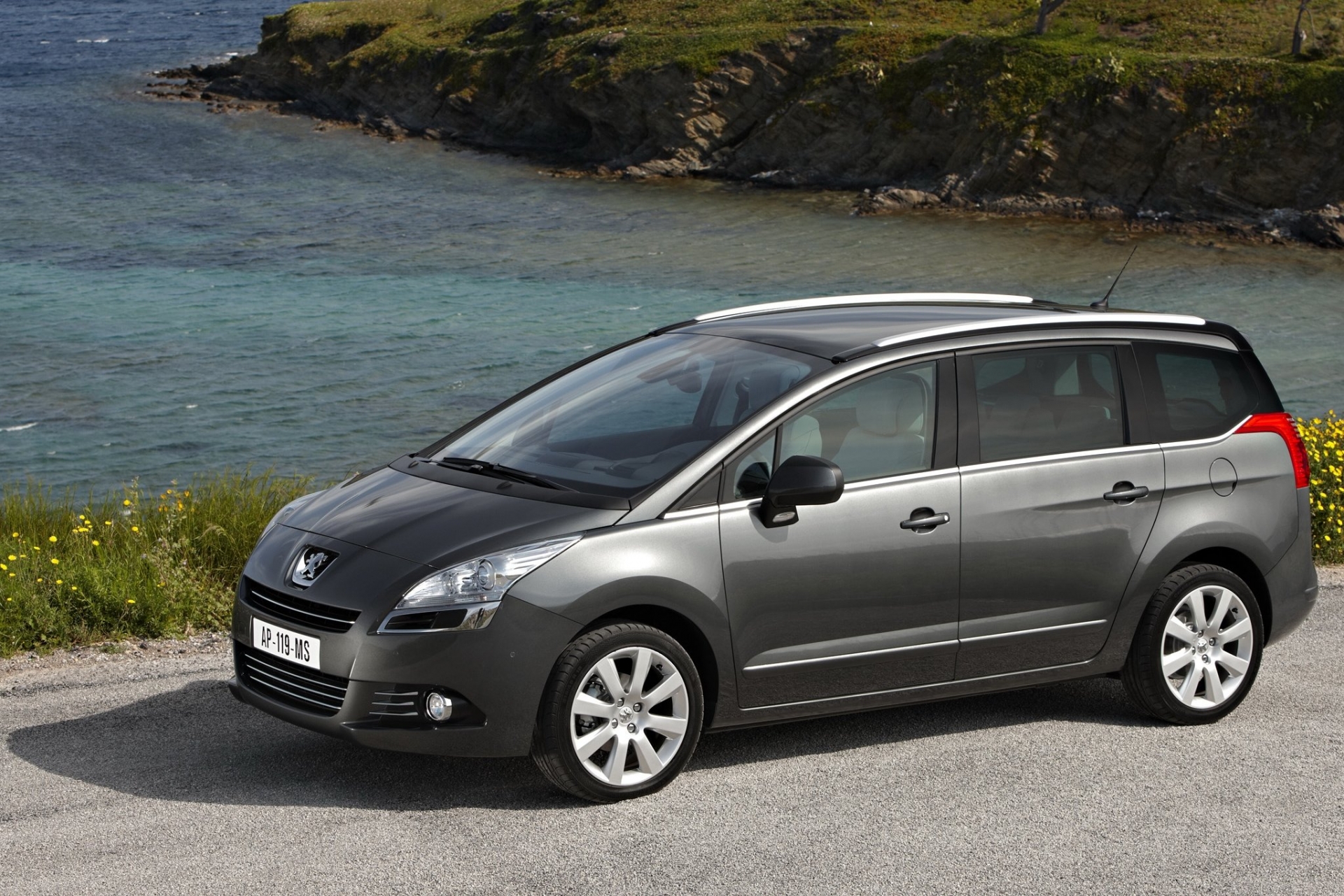 Peugeot 5008 - цены, отзывы, характеристики 5008 от Peugeot