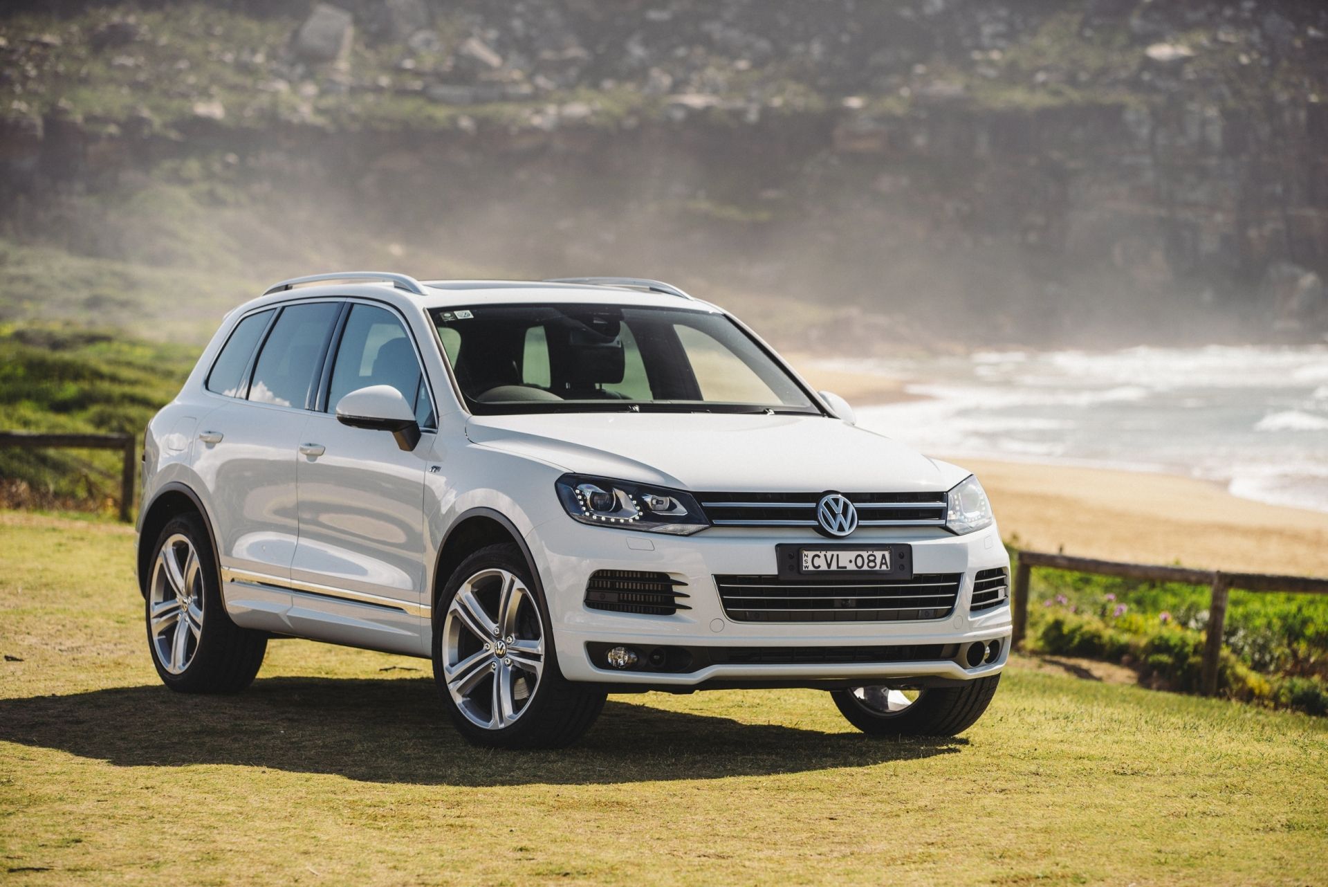 Туарег 3 2. Фольксваген Туарег 2015. Volkswagen Touareg 2015 белый. VW Touareg 2015. Фольксваген Туарег 2015 белый.