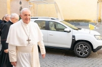Все автомобили Папы Римского - от микролитражки до грузовика