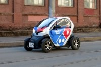    Logan       .  Renault Twizy