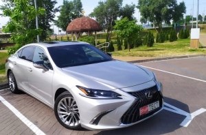 Тест-драйв Lexus ES: Lexus ES 300h. Чому це останній японський преміум седан