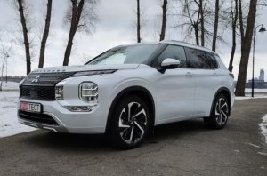  Mitsubishi Outlander 2.5:     ?