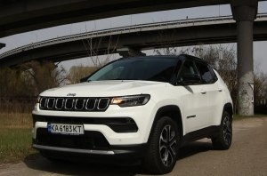  Jeep Compass:     