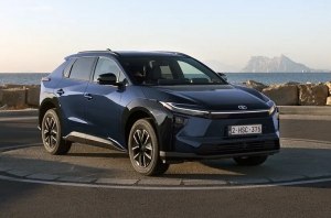 Toyota bZ4X. ���������� ������������ RAV4?