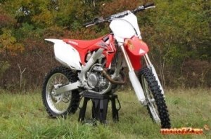 - {MARK} {MODEL}:  Honda CRF450R vs. Yamaha YZ450F