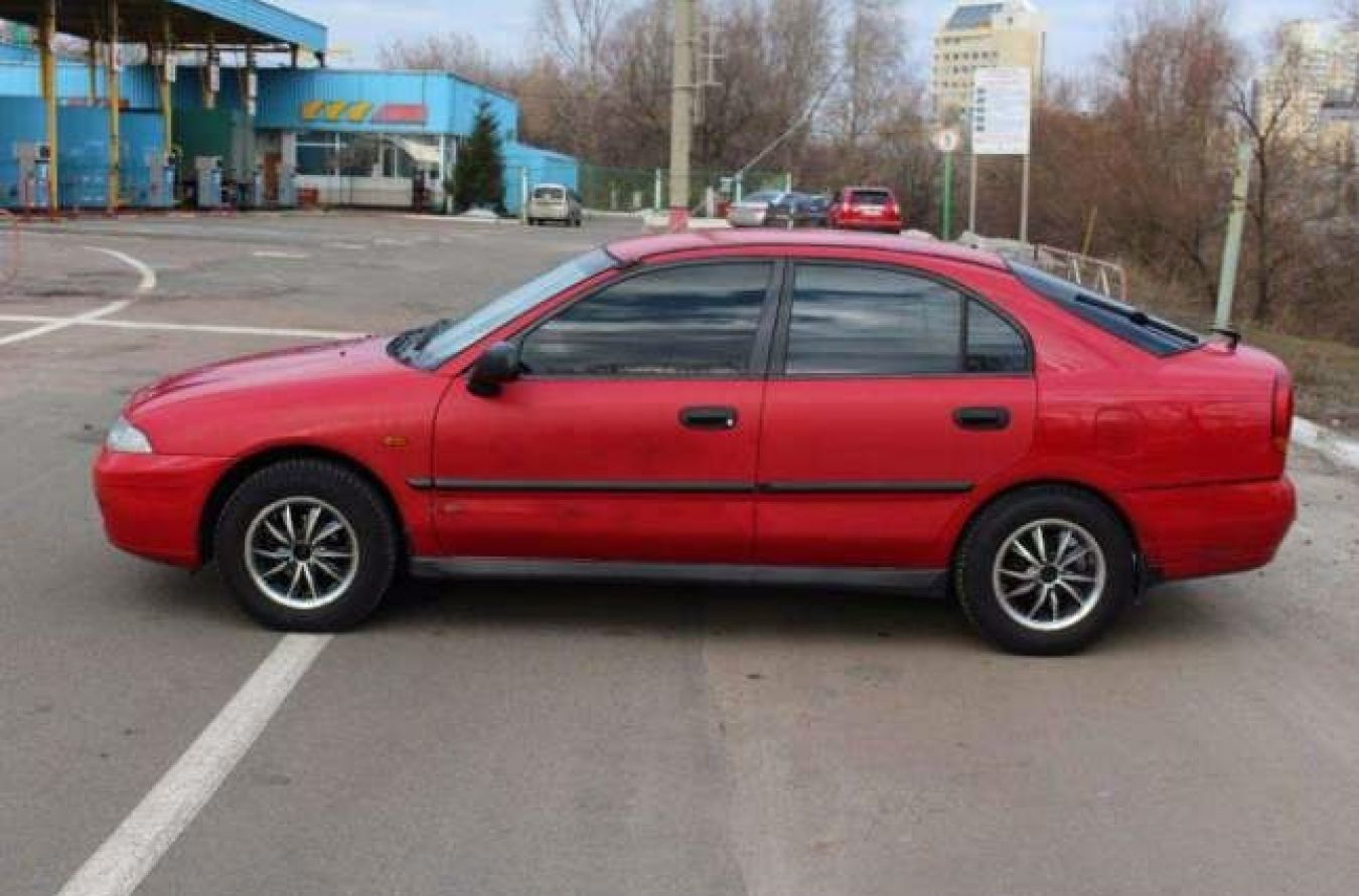 1999 carisma. Митсубиси Каризма 1999. Мицубиси Каризма хэтчбек 1999. Митсубиси Каризма 1999 1.6 механика. Mitsubishi Carisma универсал.