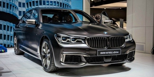        BMW M760Li