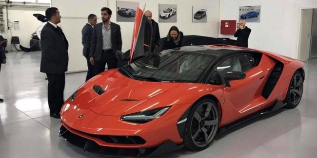  :       Lamborghini Centenario