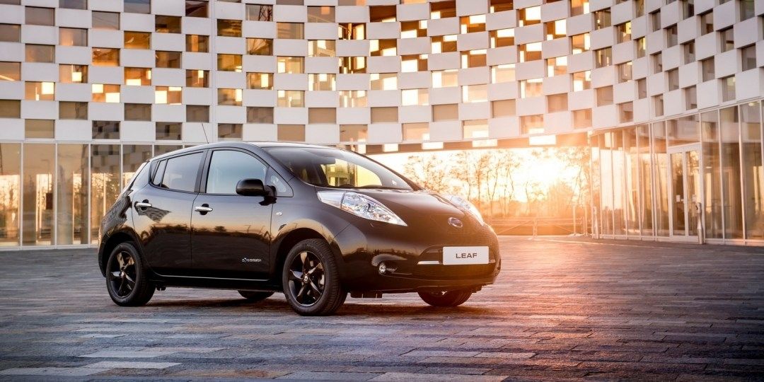 Nissan Leaf черный