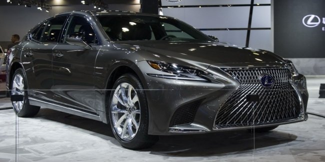   Lexus LS 500h    