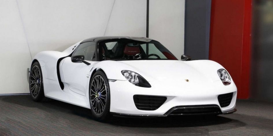 На продажу выставлен совершенно новый Porsche 918 Spyder