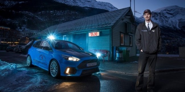 350- Ford Focus RS   