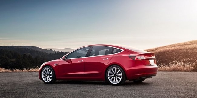    Tesla Model 3:     