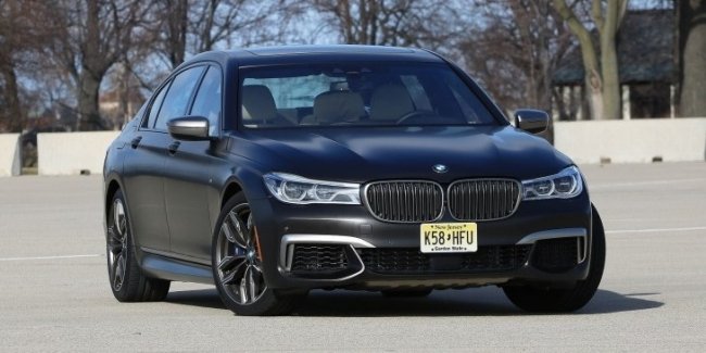  BMW   M7