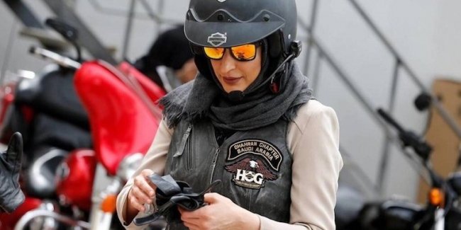 Девушкам в Саудовской Аравии разрешили ездить на мотоциклах