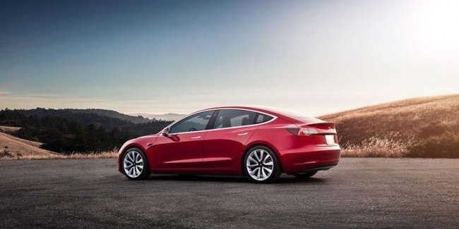 Tesla Model 3       -