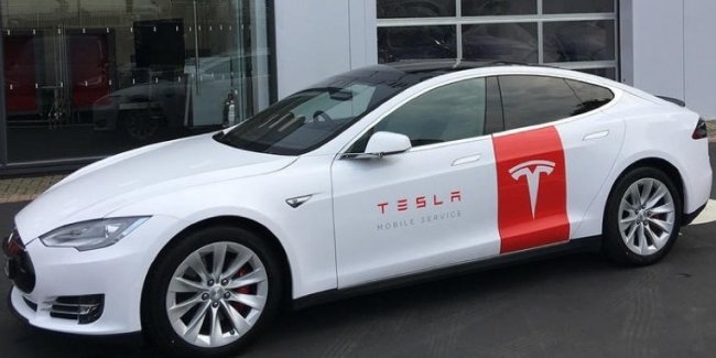  Tesla Model S   