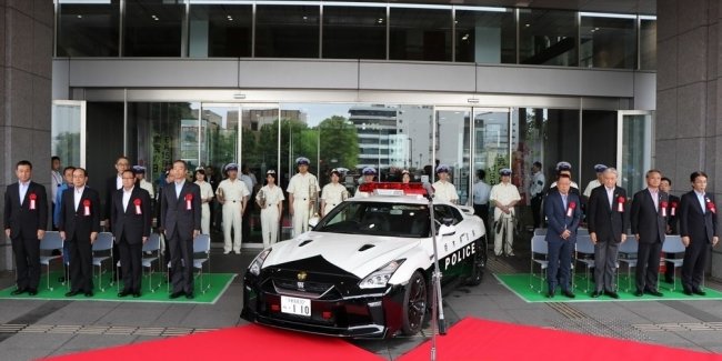 Nissan GT-R     