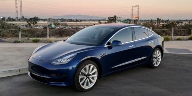  : Tesla   50   Model 3   2018 