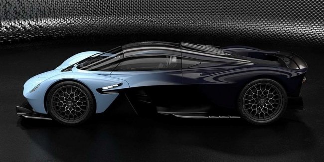  Aston Martin Valkyrie:  