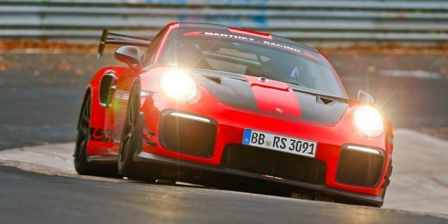 Porsche GT2 RS MR стал самым быстрым дорожным автомобилем Нюрбургринга