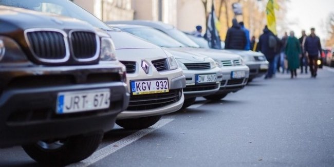 Нардепы усилили наказание за автомобили на еврономерах