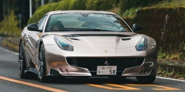 В Японии засняли Ferrari F12tdf уникального оттенка