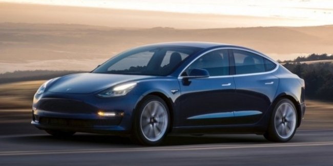   : Tesla   Model 3