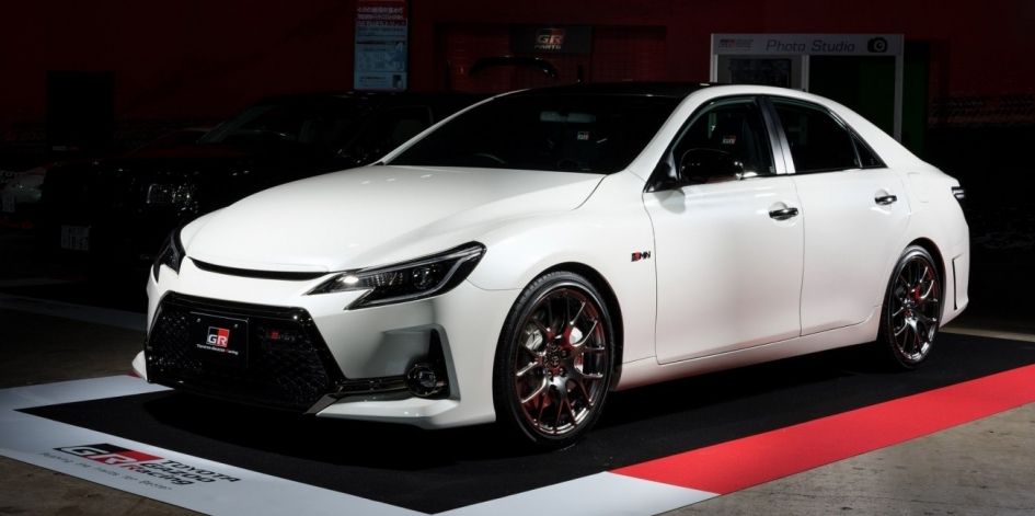 Toyota представила спортивную версию седана Mark X с карбоновой