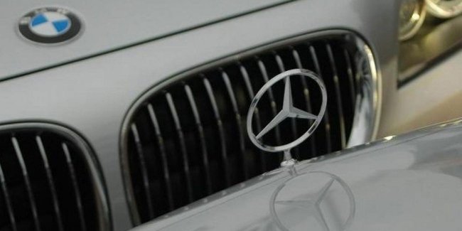     BMW  Mercedes   