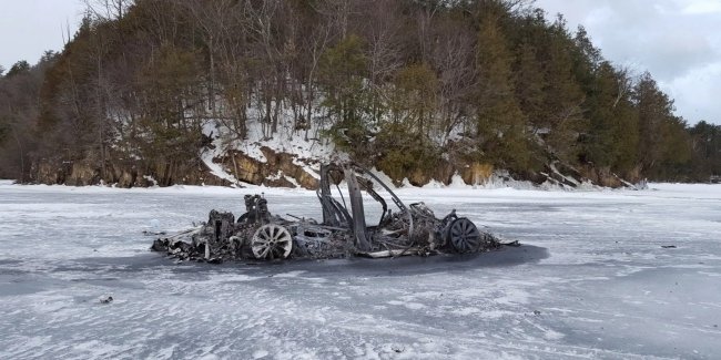 Загадочное происшествие: сгоревшую Tesla Model X нашли на замерзшем озере