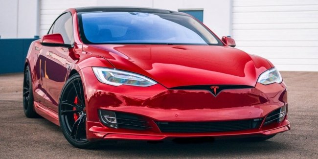 Tesla Model S    /   