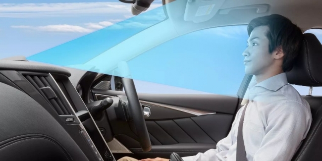 Nissan разработал шоссейный автопилот, который не требует держать руки на руле