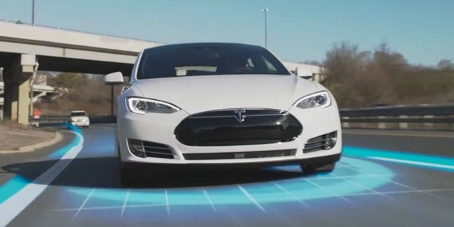 Пользователи Tesla считают новый автопилот отвлекающим и навязчивым
