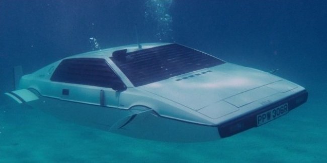 Tesla создаст автомобиль-субмарину из фильма о Бонде