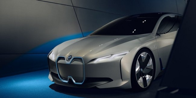  BMW i4     Tesla Model 3