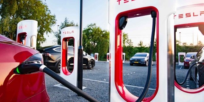    Tesla      Supercharger