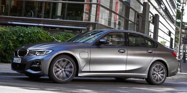 BMW  -    3 Series