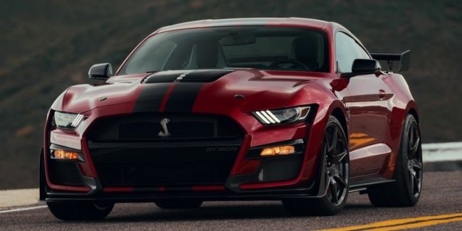  Ford Shelby Mustang GT500     