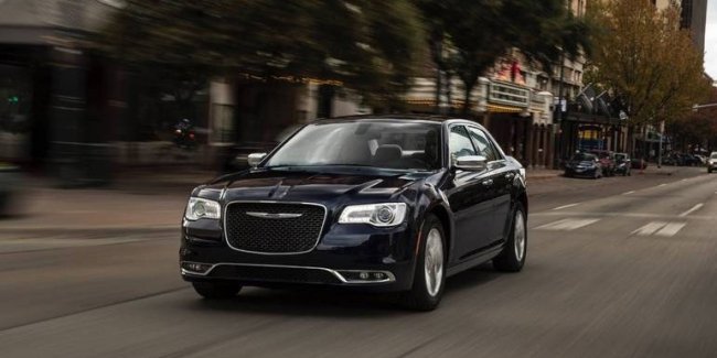 Chrysler 300    Red S