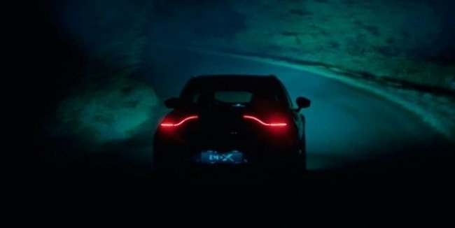 : Aston Martin DBX  