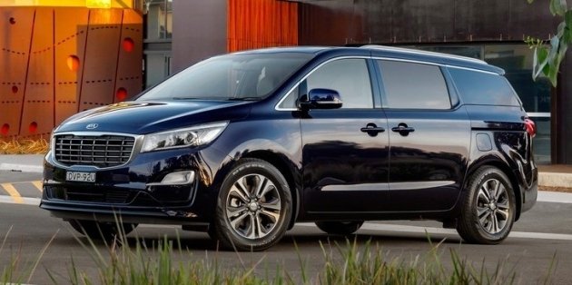 Автомобиль минивэн kia