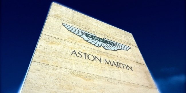      Aston Martin V12 Speedster