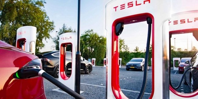 Tesla  Supercharger  :       
