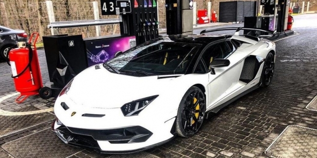      Lamborghini  17 